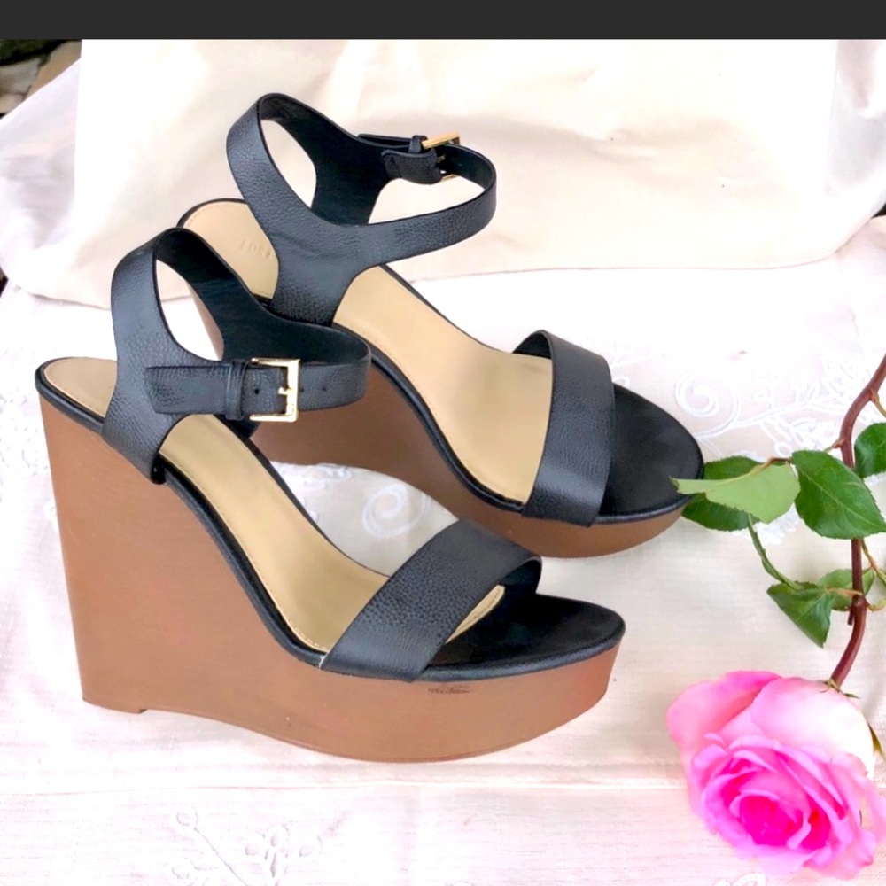 Forever 21 Beautiful Black & Brown Platforms “👠”
